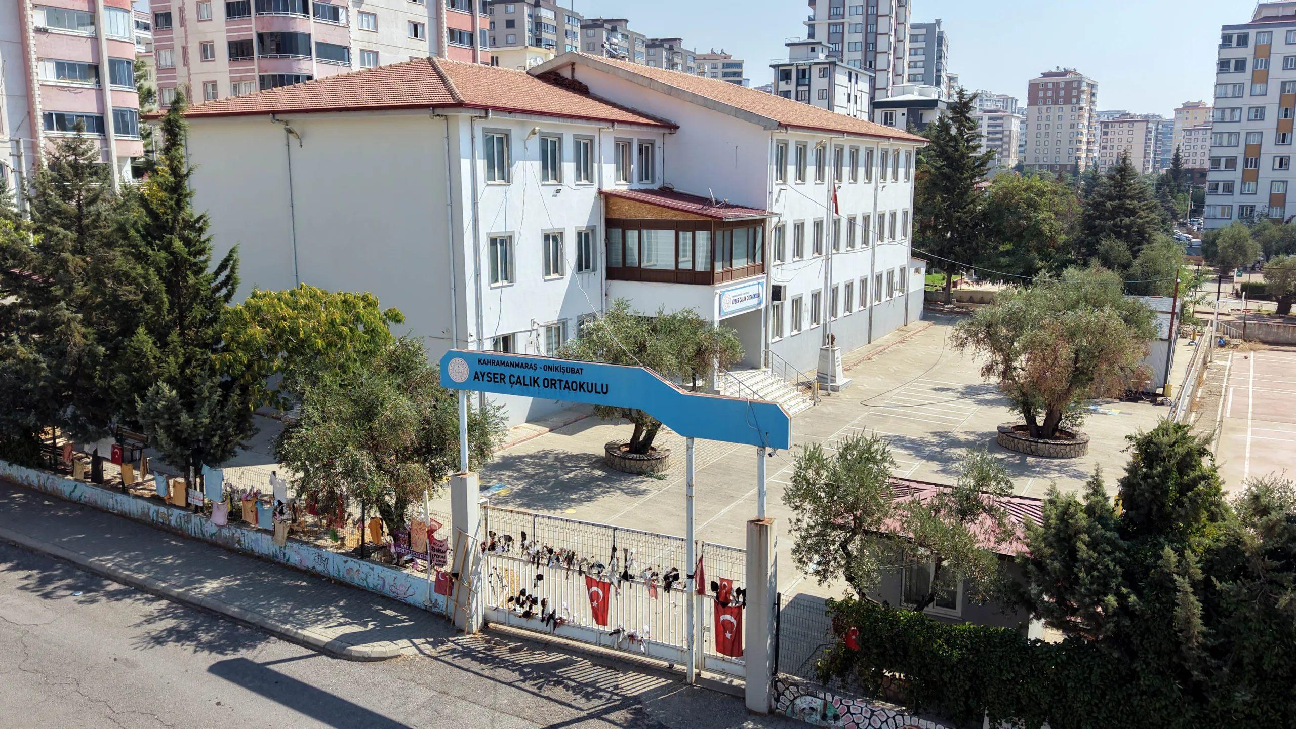 Kahramanmaraş Valiliği, 1 öğretmen ve 9 öğrencinin yaşamını yitirdiği acı