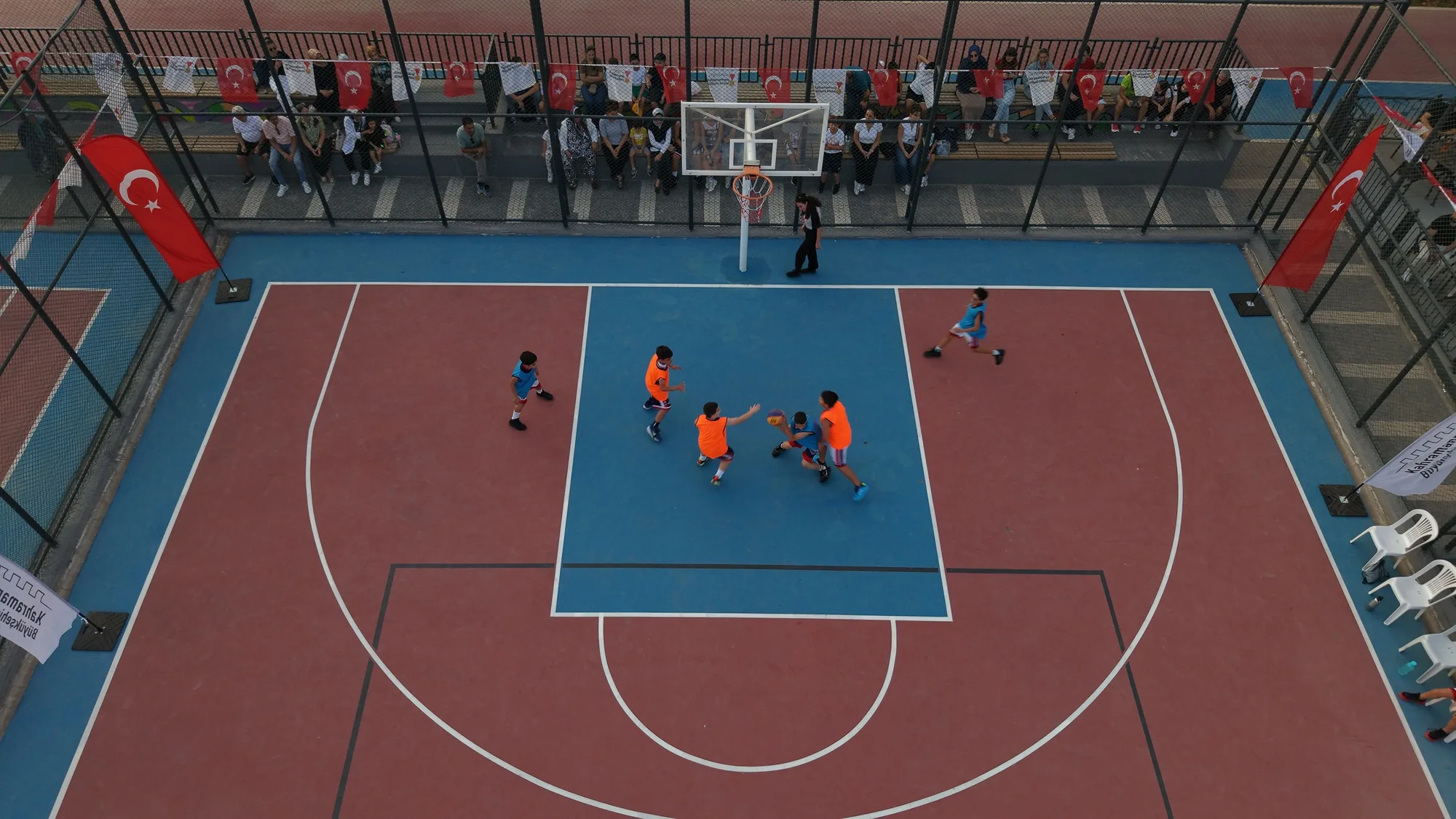 Büyükşehir’den gençlere sokak basketbolu turnuvası Büyükşehir’den gençlere sokak basketbolu turnuvası