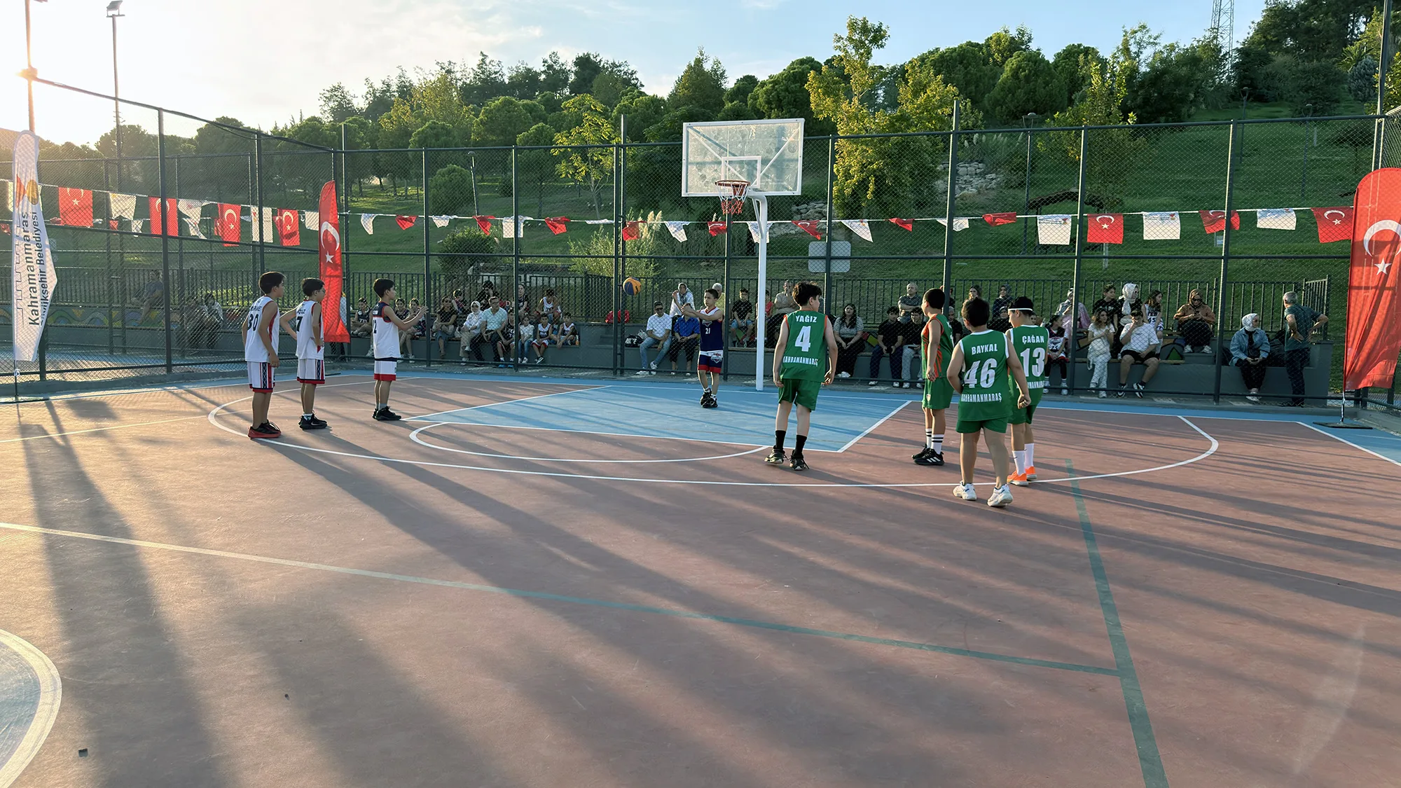 Büyükşehir’den gençlere sokak basketbolu turnuvası Büyükşehir’den gençlere sokak basketbolu turnuvası