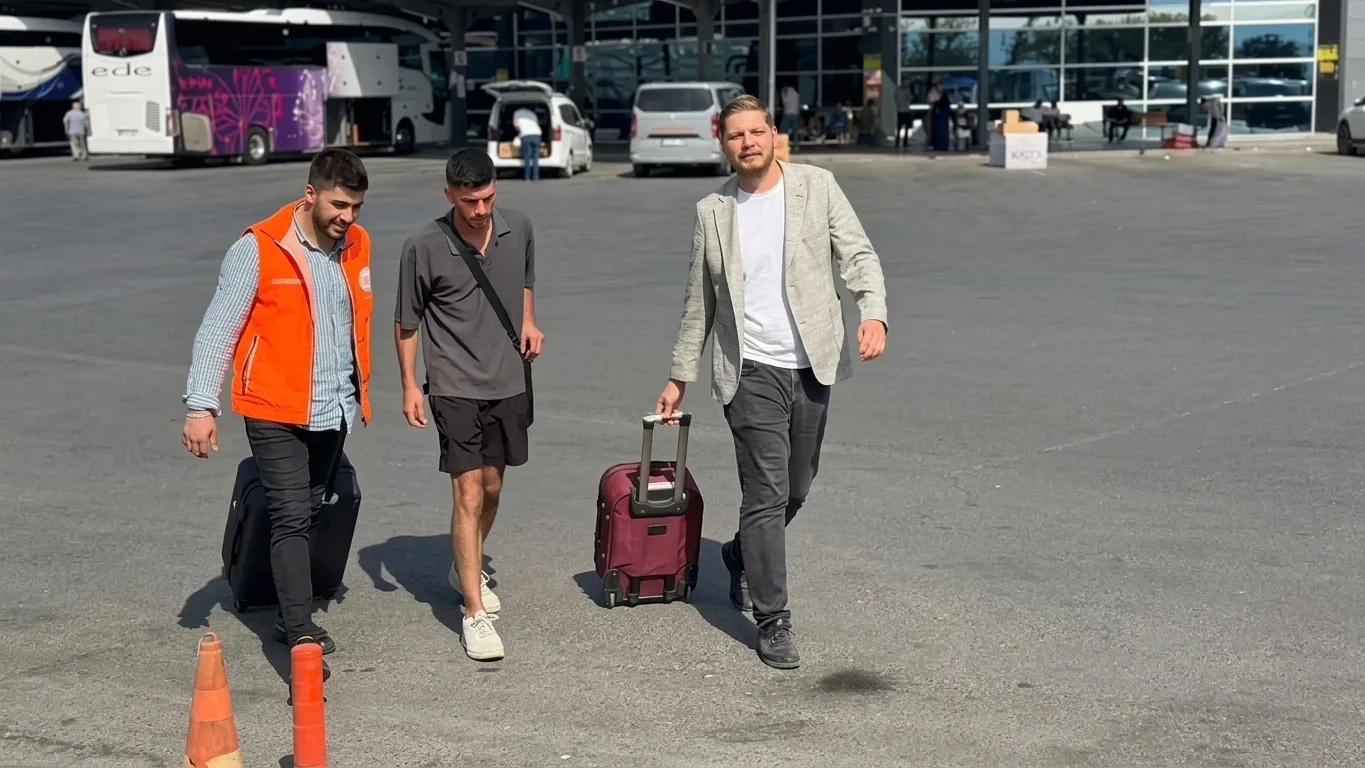 Kampüse giden yolda ak destek!