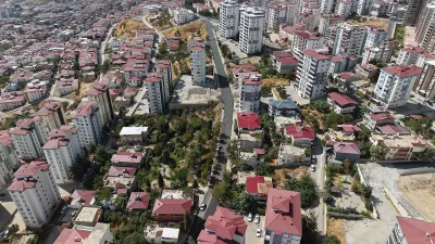 Kahramanmaraş Büyükşehir Belediyesi, şehir genelinde sürdürdüğü ulaşım ve altyapı yatırımları