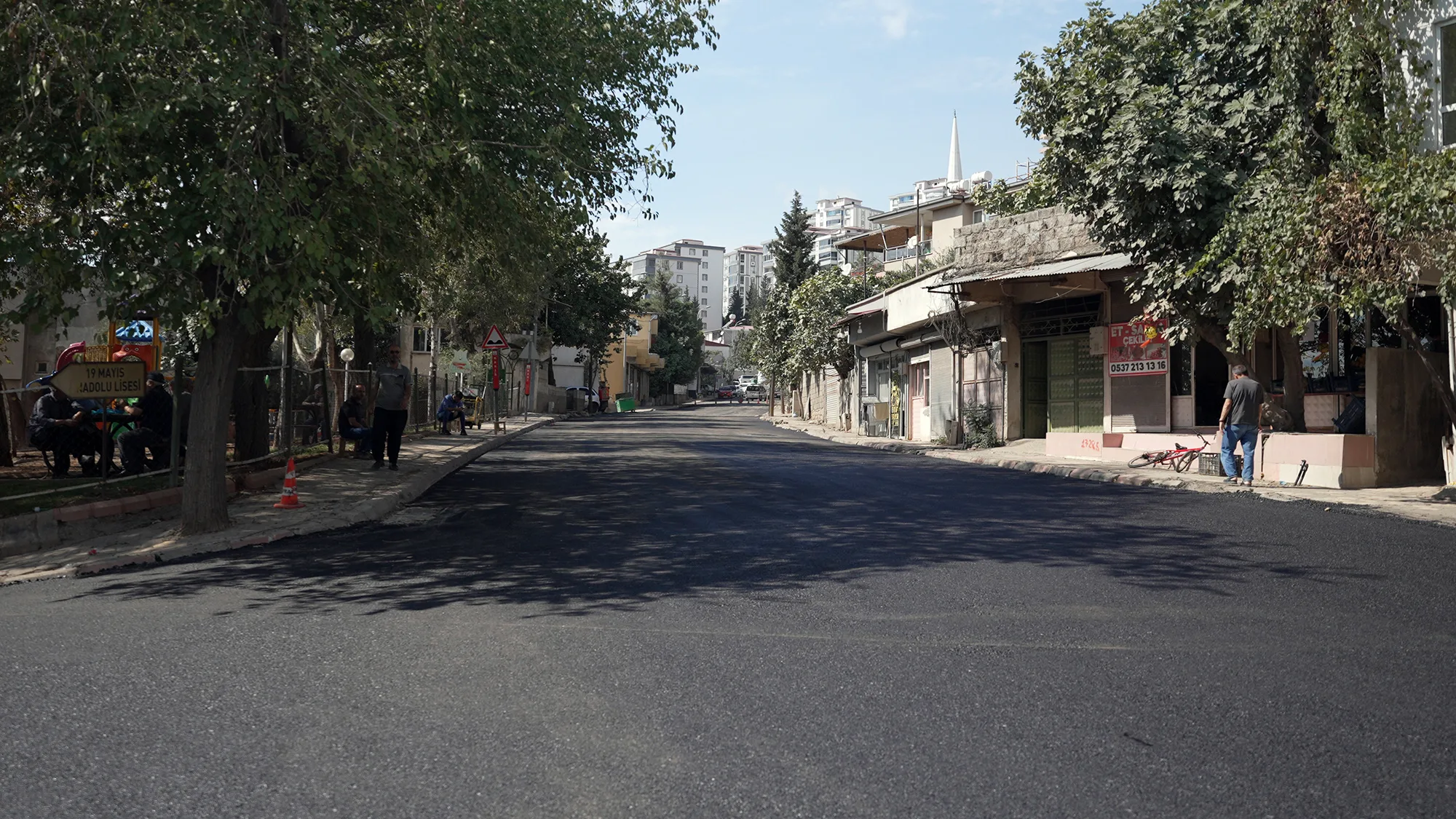 Kahramanmaraş’ta sokaklar sıcak asfaltla yenileniyor!