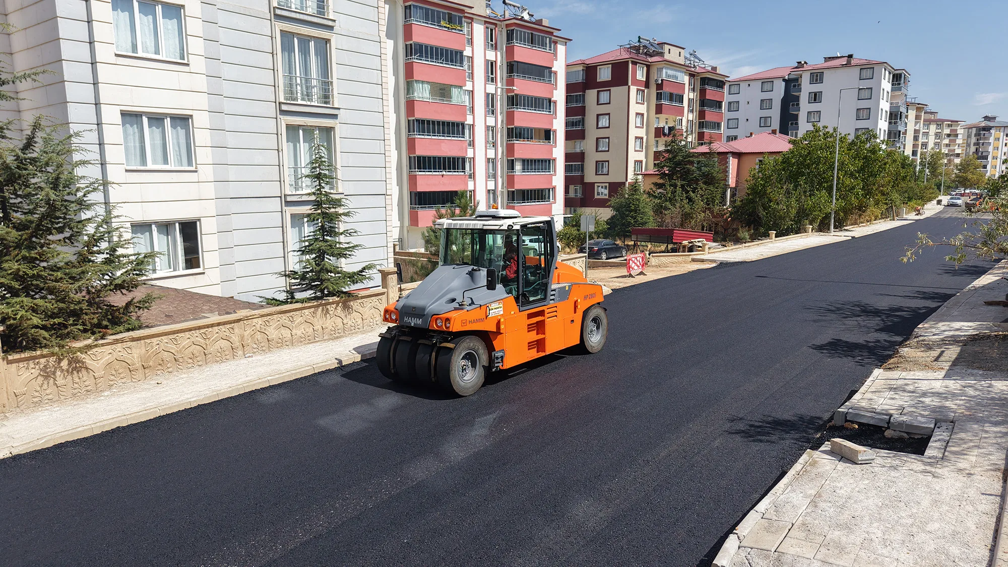 Afşin’de atlas caddesi’nin asfaltı büyükşehir’le yenileniyor