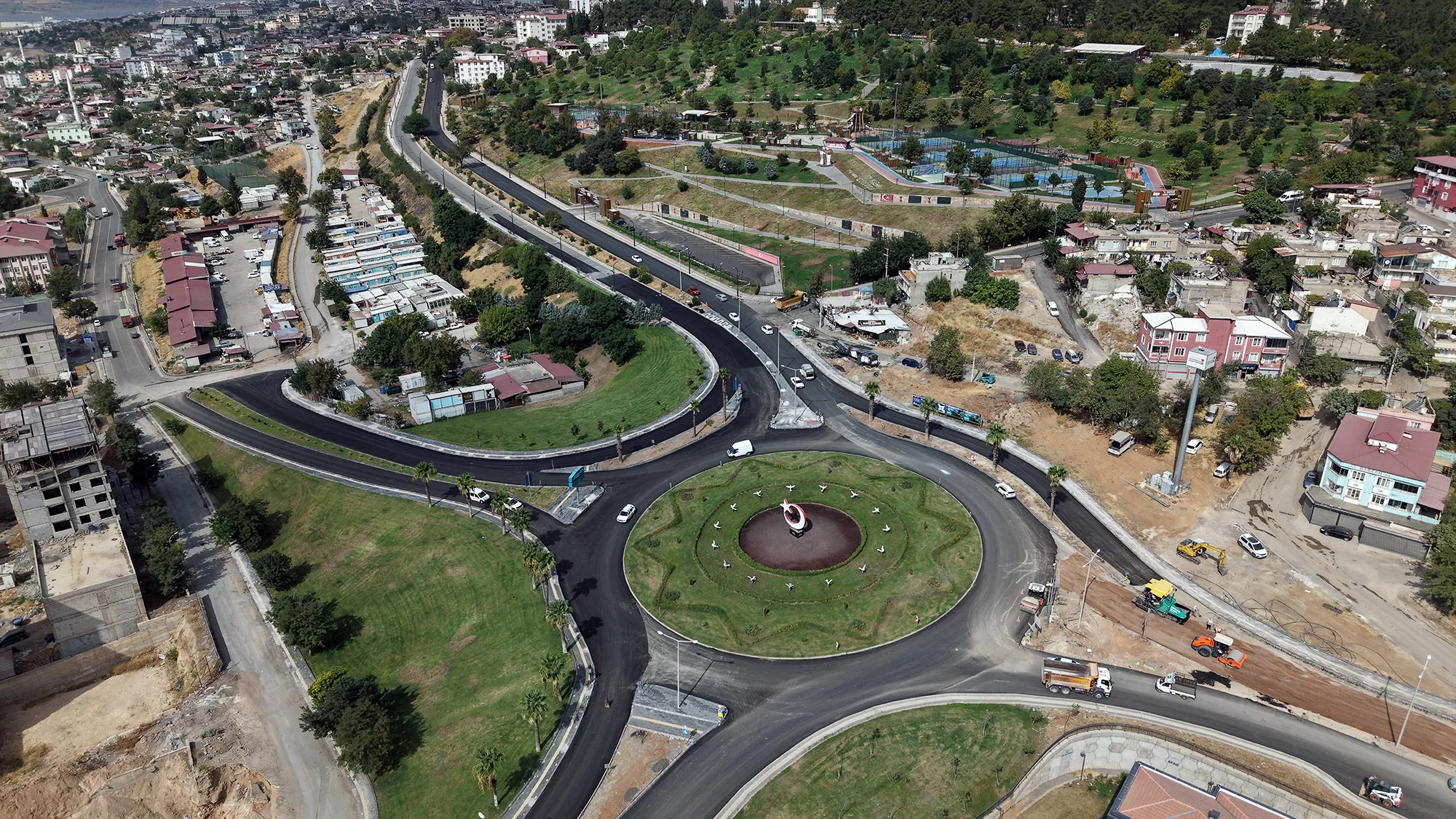Kahramanmaraş Büyükşehir Belediyesi, şehir merkezinde doğu ve batı aksını birleştiren