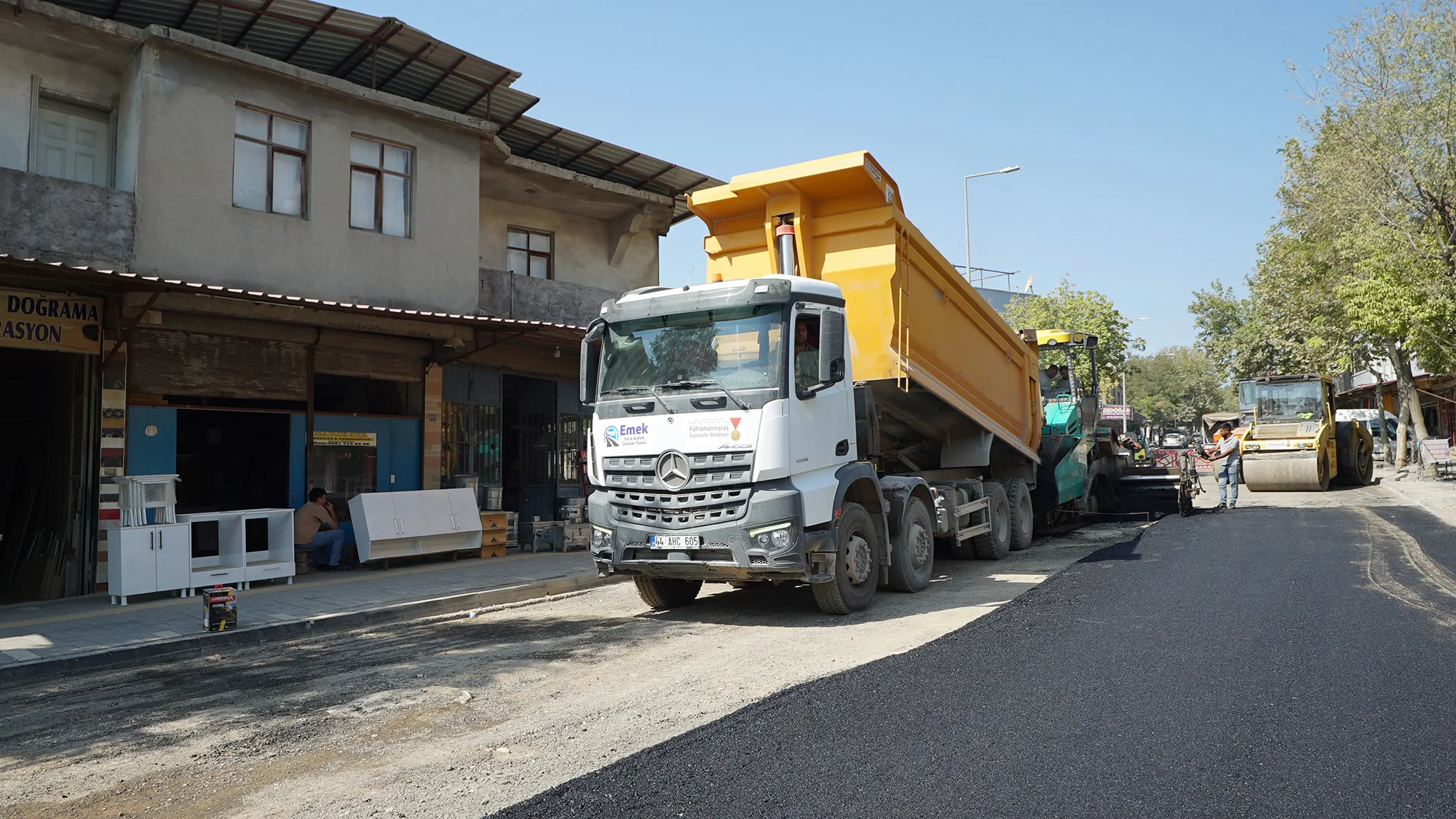 Alpaslan caddesi’nde yenileme çalışmaları sürüyor