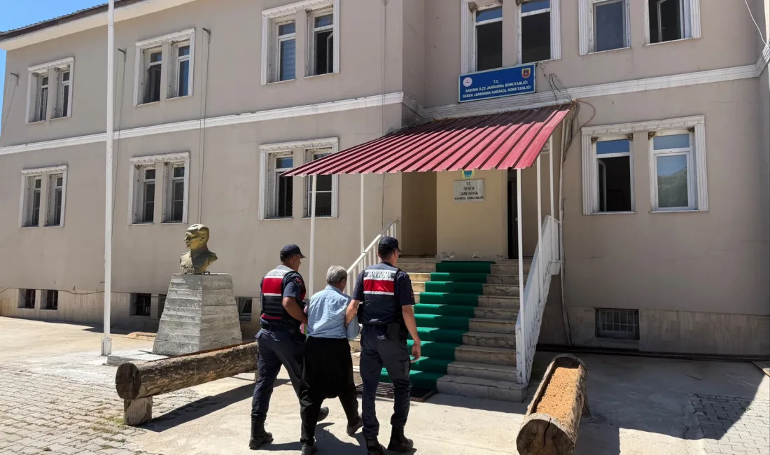 Kahramanmaraş’ın Andırın ilçesinde bir köpeğe yönelik eziyet anlarının sosyal medyada