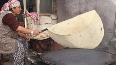 Kahramanmaraş’ın Andırın ilçesinde sonbaharın gelmesiyle kış hazırlıklarına başlayan kadınlar, asırlık