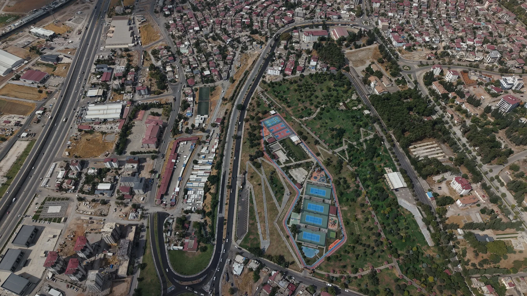 Büyükşehir’den 18 farklı noktada asfalt serimi