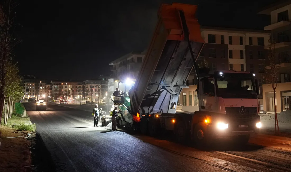 Sıcak asfalt çalışmalarıyla yol standardını yükseltmeyi hedefleyen Büyükşehir Belediyesi, yeni