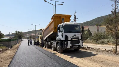 Kahramanmaraş Büyükşehir Belediyesi, Türkoğlu’nun Beyoğlu Mahallesi’nde altyapı çalışmaları nedeniyle yıpranan