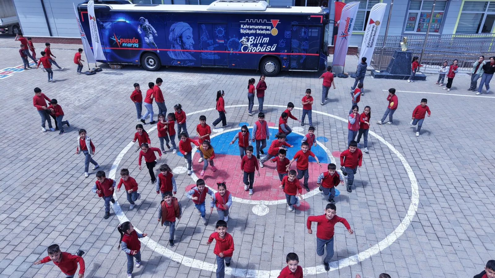 Pusula maraş bilim otobüsü yeni eğitim döneminde yeniden yollarda