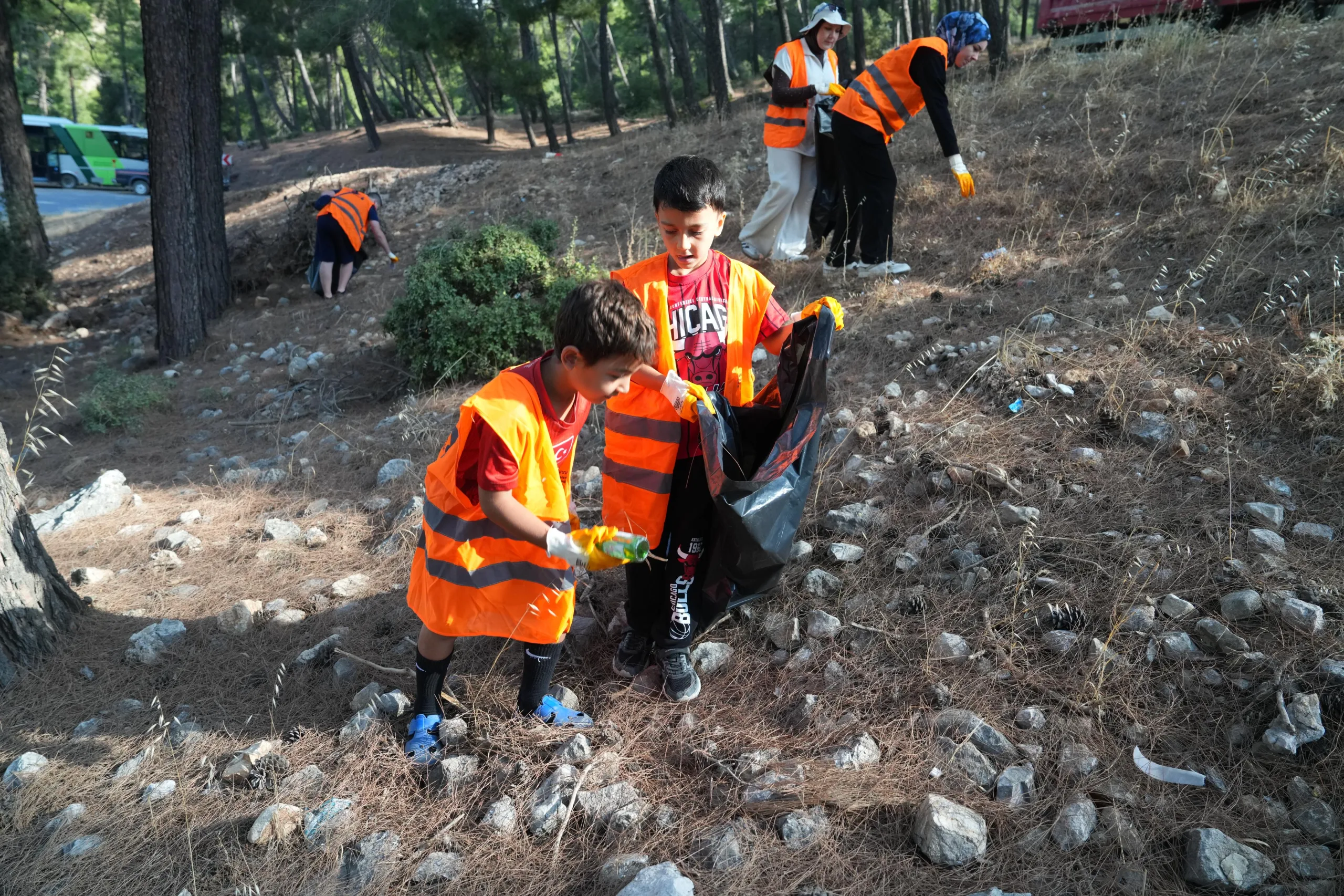 Büyükşehir ve çevre gönüllüleri doğa i̇çin el ele verdi!