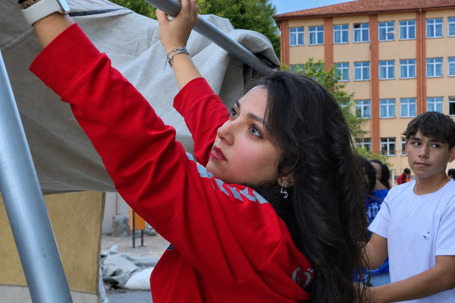 Depremde 2 arkadaşını kaybeden zeynep, gönüllü arama kurtarma personeli oldu