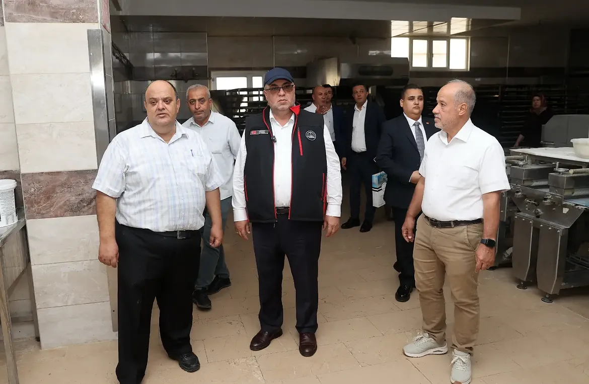 Dulkadiroğlu’nda örnek fırıncı esnafına plaket takdim edildi