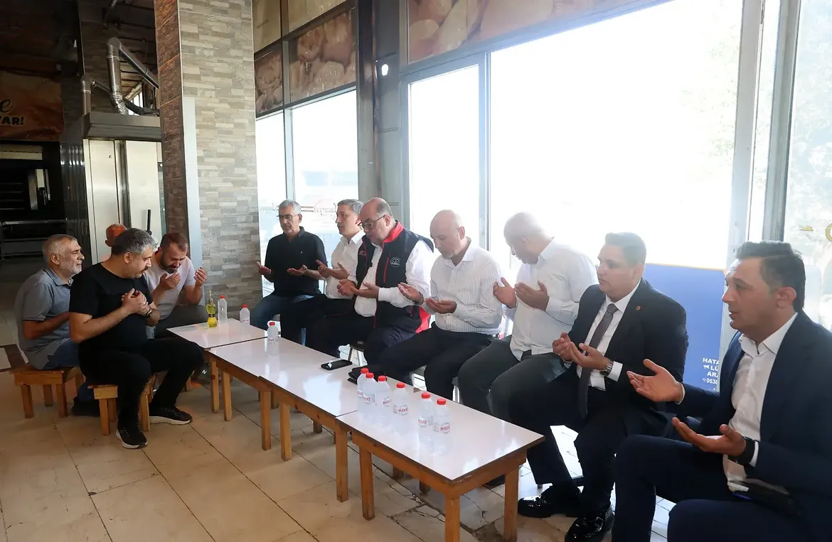 Dulkadiroğlu’nda örnek fırıncı esnafına plaket takdim edildi Dulkadiroğlu’nda örnek fırıncı esnafına plaket takdim edildi