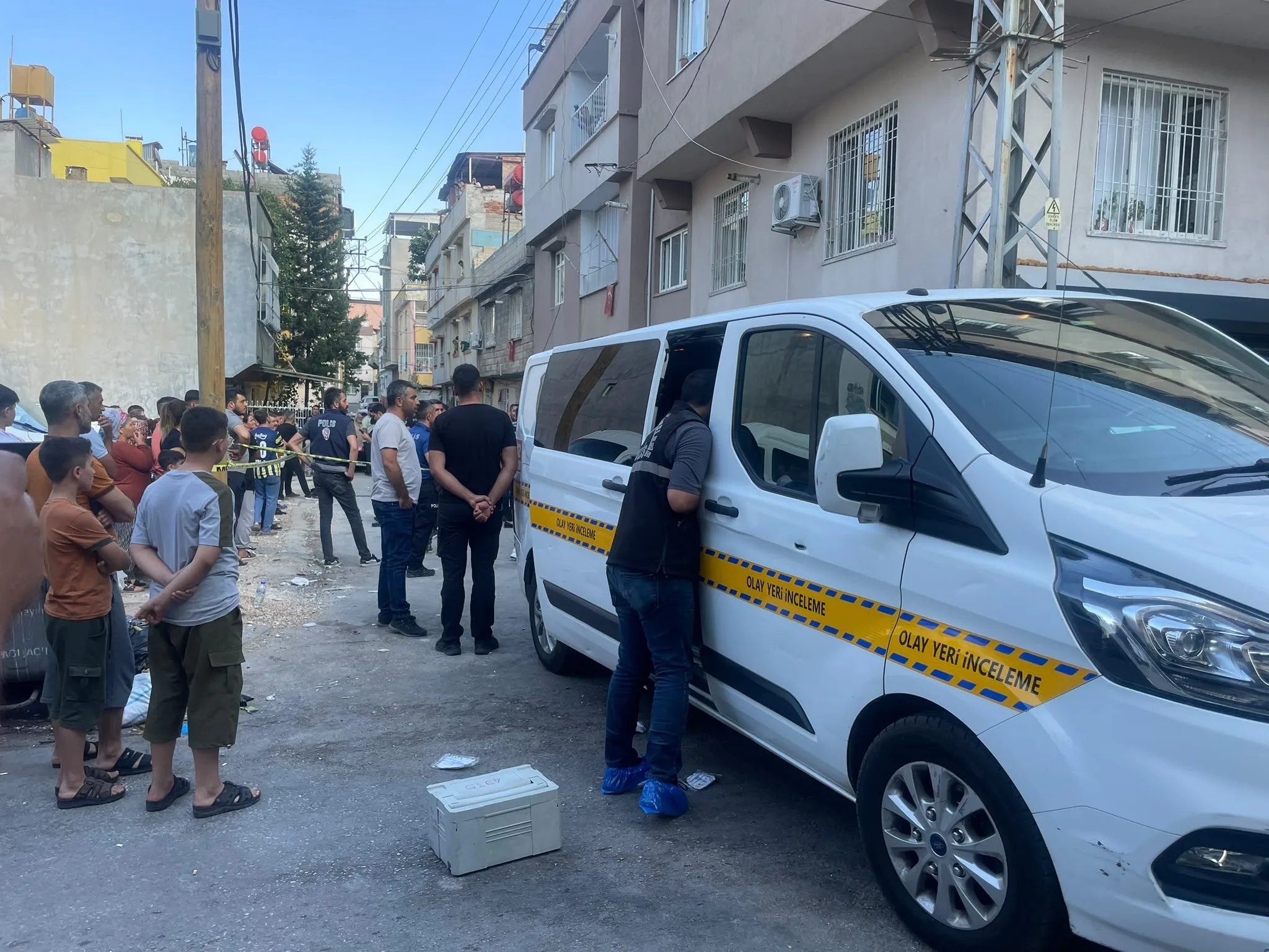 Önce eşini öldürdü sonra dehşet saçtı: 1 ölü, 4 yaralı Önce eşini öldürdü sonra dehşet saçtı: 1 ölü, 4 yaralı