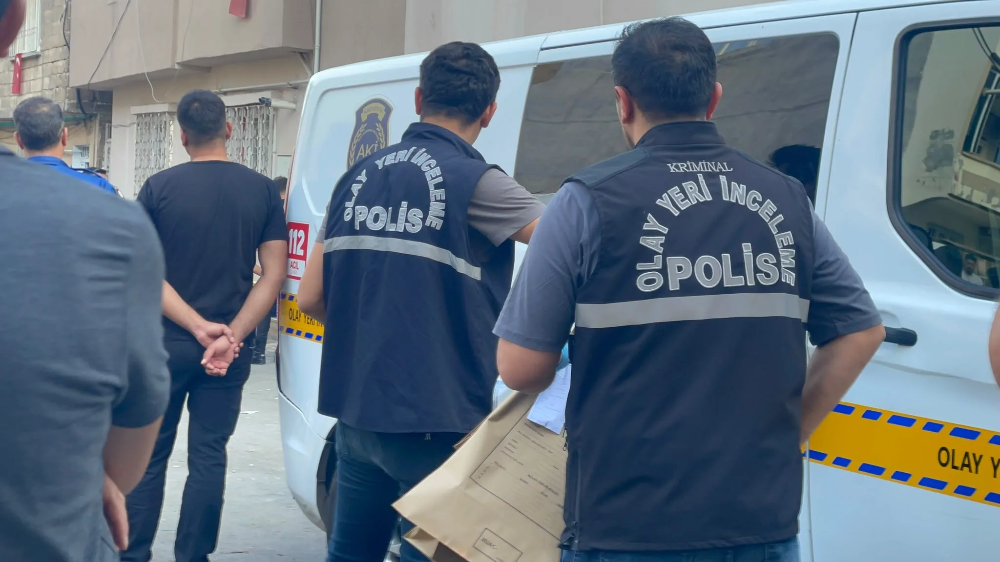 Önce eşini öldürdü sonra dehşet saçtı: 1 ölü, 4 yaralı Önce eşini öldürdü sonra dehşet saçtı: 1 ölü, 4 yaralı
