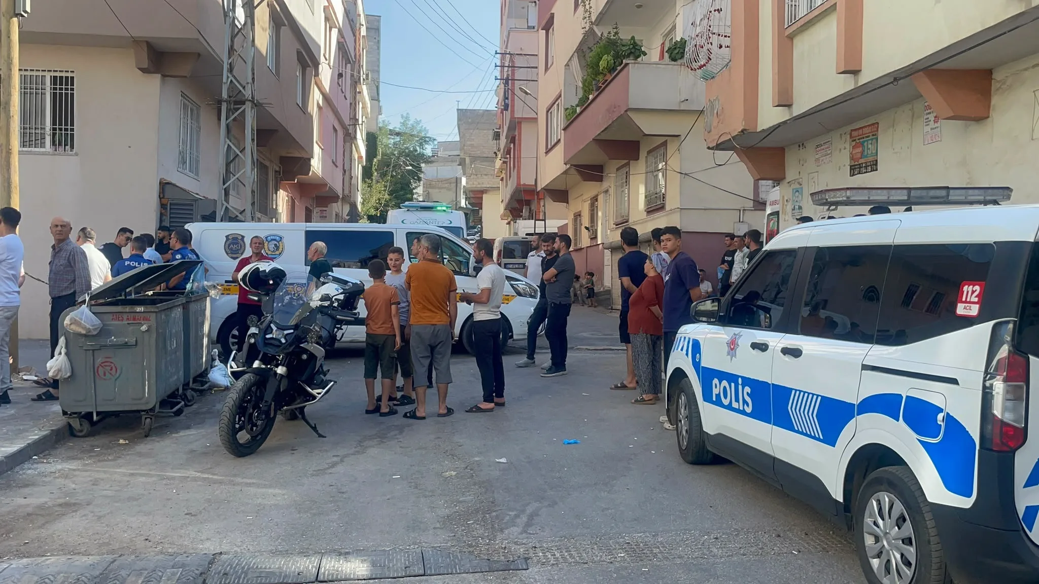 Önce eşini öldürdü sonra dehşet saçtı: 1 ölü, 4 yaralı Önce eşini öldürdü sonra dehşet saçtı: 1 ölü, 4 yaralı