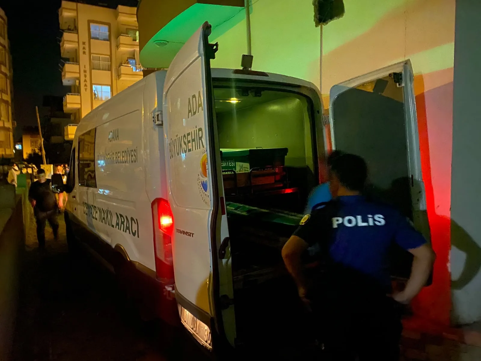 Eski eşini öldürdü, oğlunu yaraladı ve öldü!