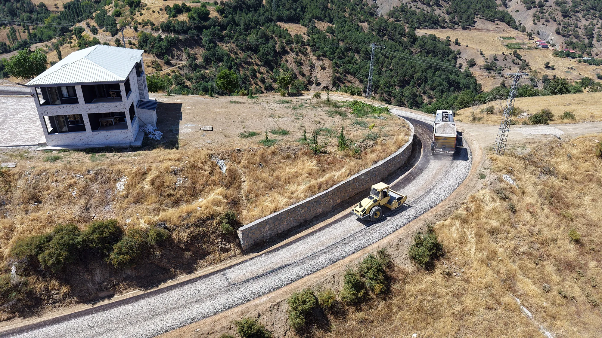 Büyükşehir’den ekinözü’ne yol yatırımı! Büyükşehir’den ekinözü’ne yol yatırımı!