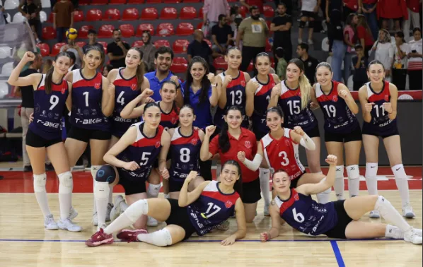 Kahramanmaraş Büyükşehir Belediyespor Kadın Voleybol Takımı, ligin ilk maçında Gaziantep