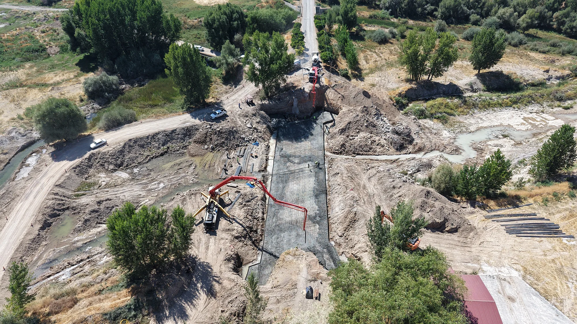 Söğütlü çayı üzerinde ulaşım sil baştan!
