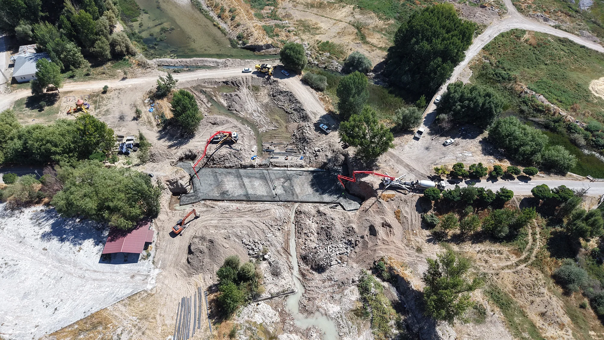 Söğütlü çayı üzerinde ulaşım sil baştan!