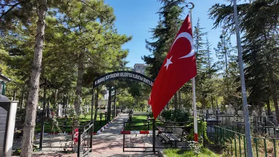 Kahramanmaraş Büyükşehir Belediyesi, Elbistan ilçesindeki kabristanlarda vatandaşların ziyaretlerini daha düzenli