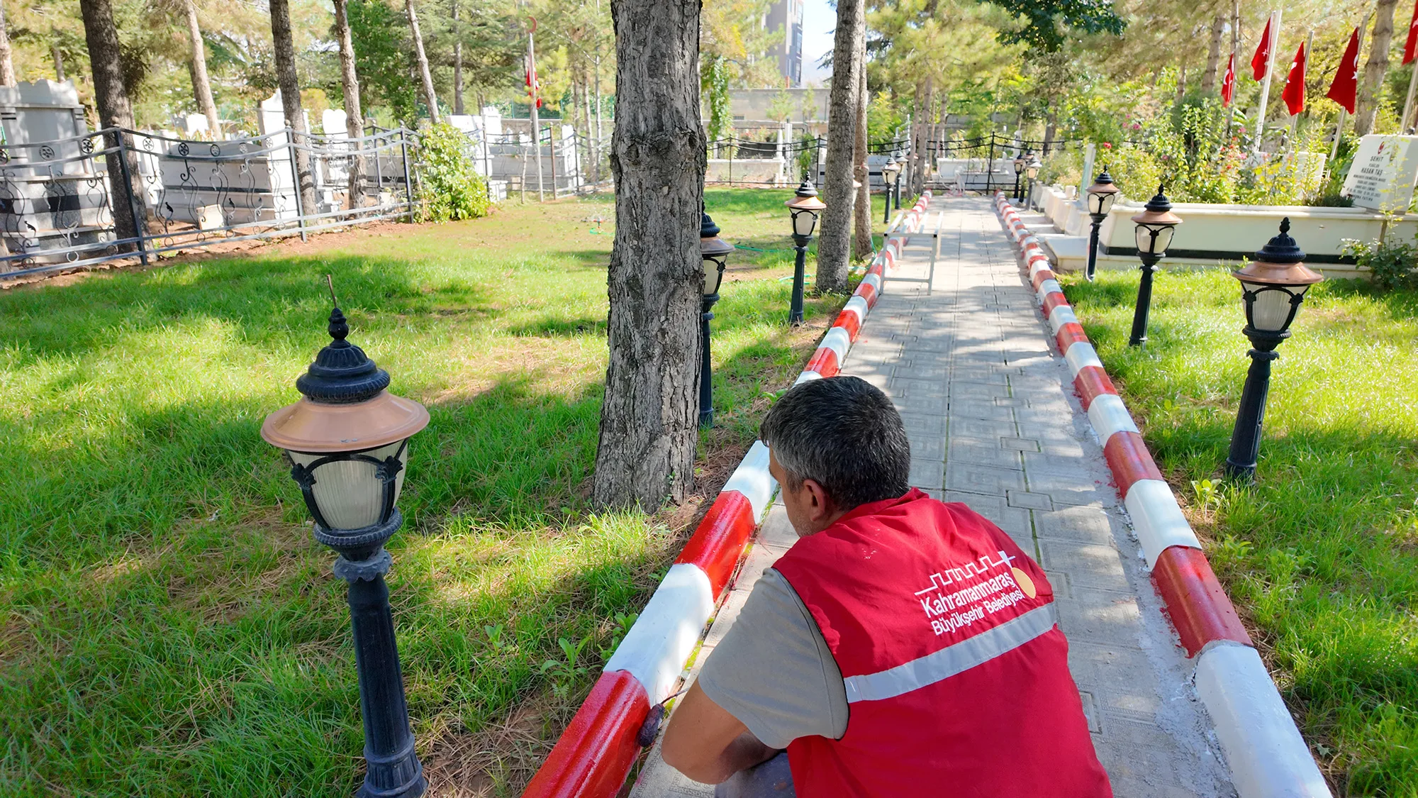 Elbistan mezarlıklarına büyükşehir dokunuşu!