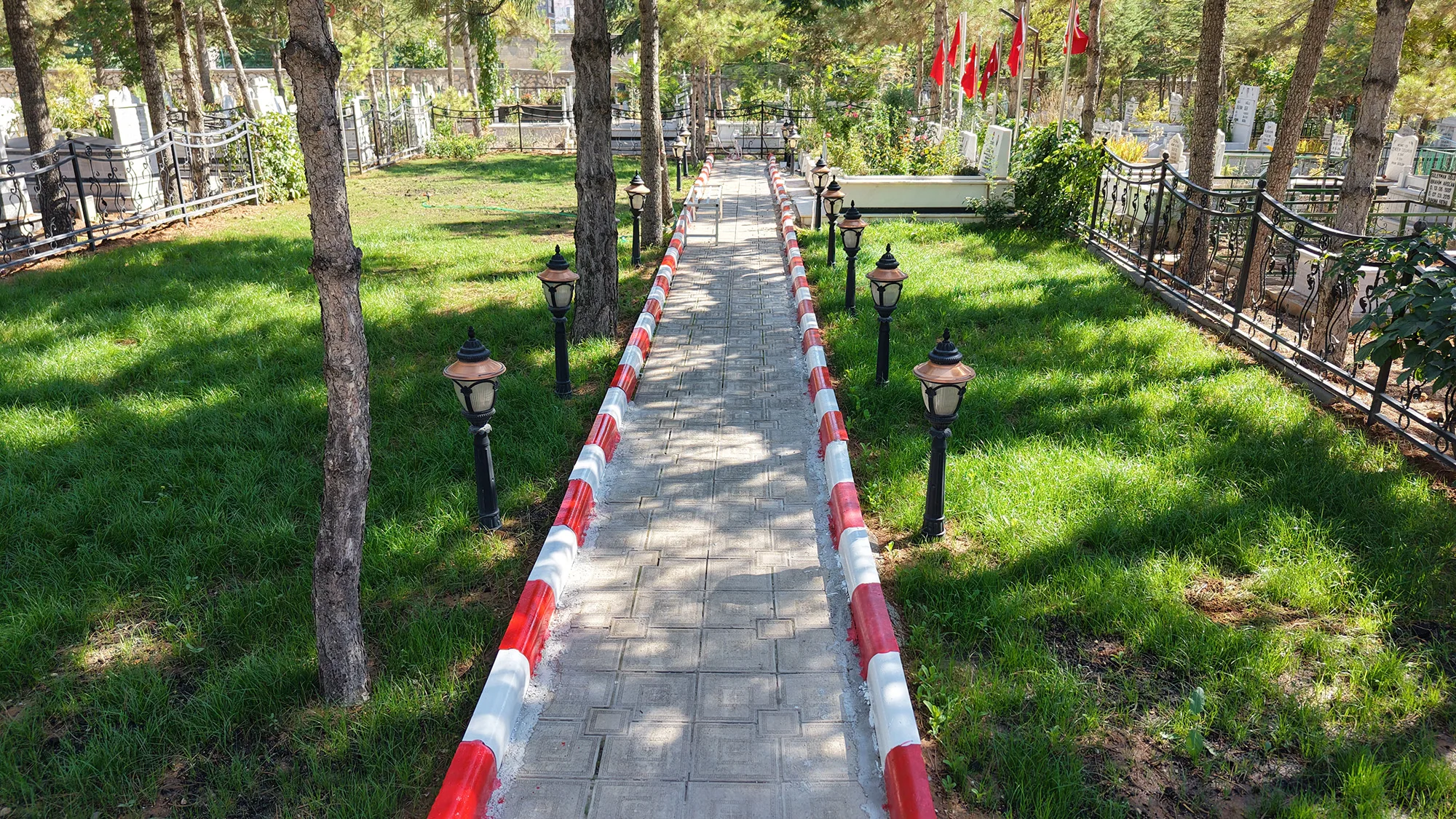 Elbistan mezarlıklarına büyükşehir dokunuşu!