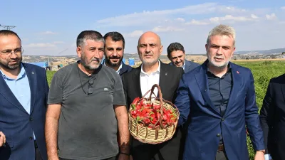 Kahramanmaraş Büyükşehir Belediye Başkanı Fırat Görgel, Dulkadiroğlu’nda düzenlenen Maraş Biberi