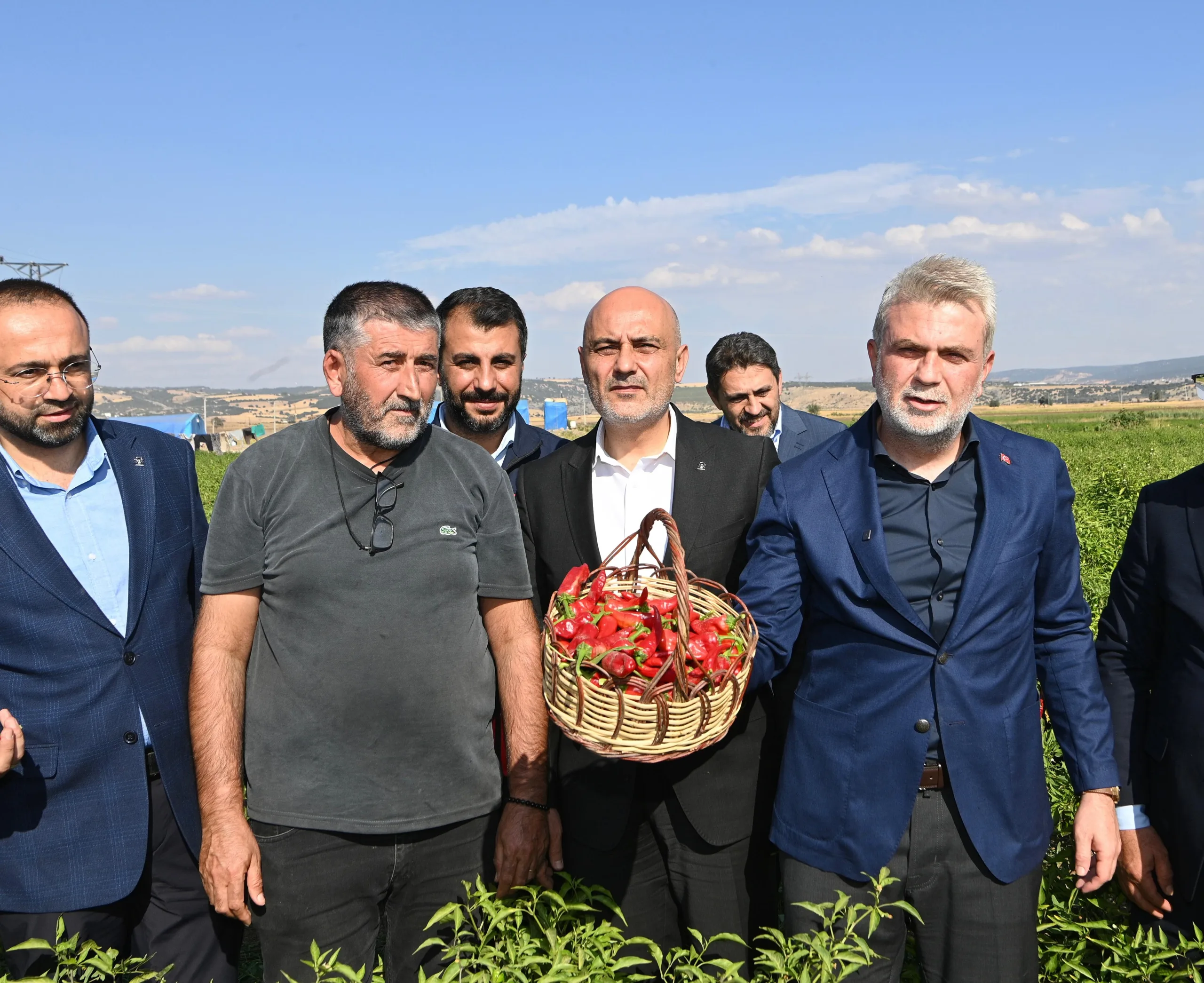Kahramanmaraş Büyükşehir Belediye Başkanı Fırat Görgel, Dulkadiroğlu’nda düzenlenen Maraş Biberi