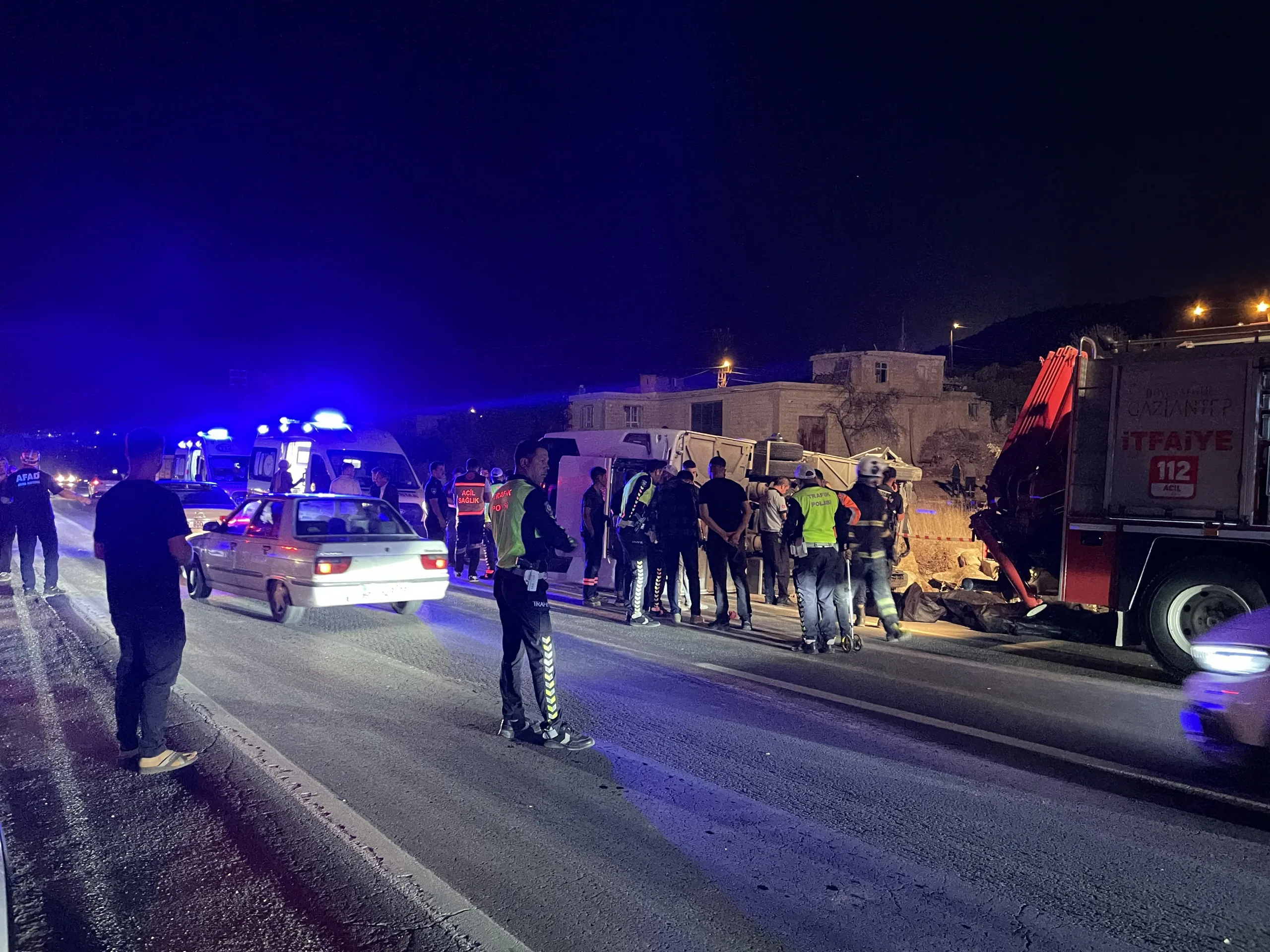 Otoyolda can pazarı: 7 ölü 13 yaralı! Otoyolda can pazarı: 7 ölü 13 yaralı!