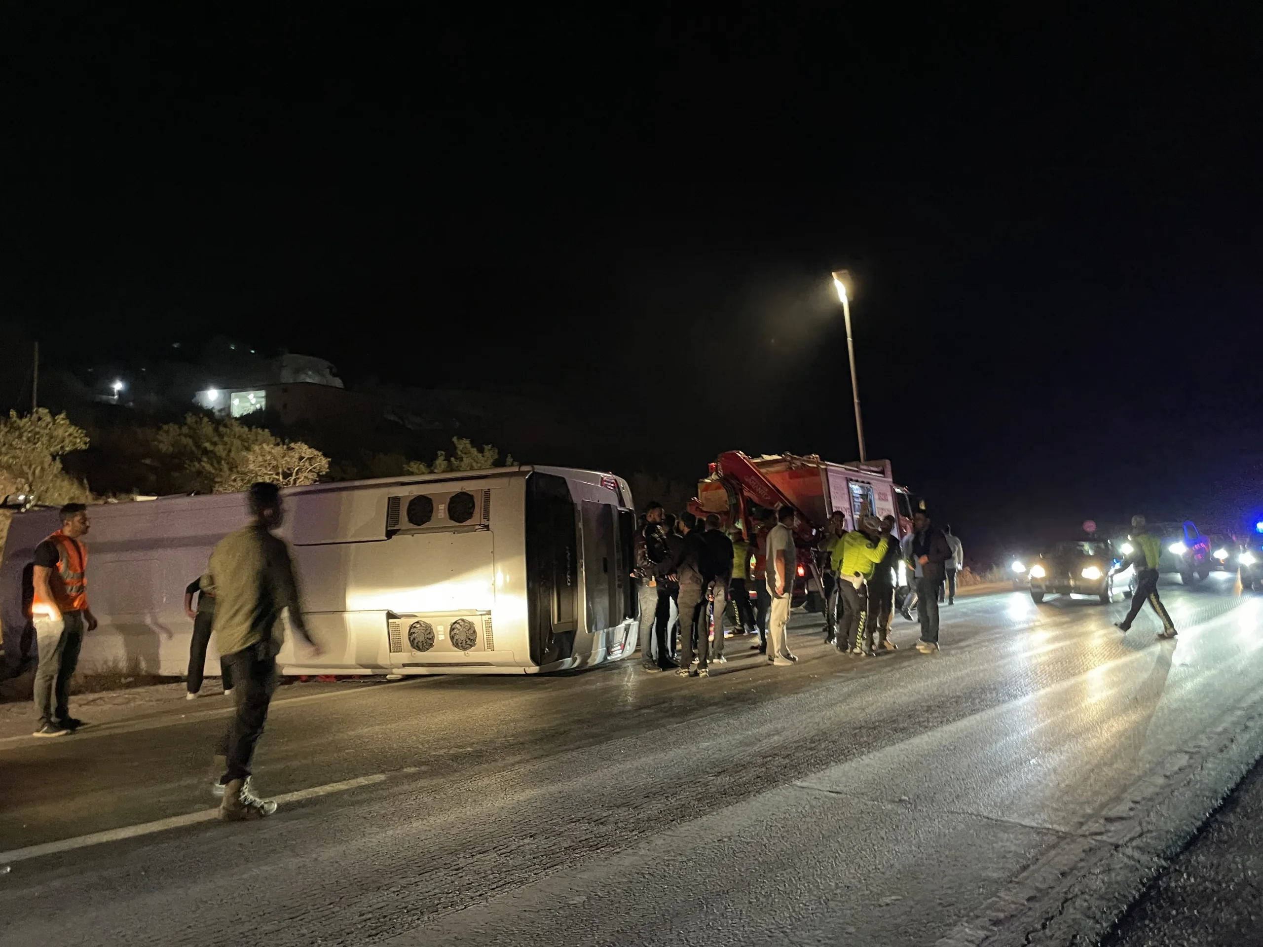 Otoyolda can pazarı: 7 ölü 13 yaralı! Otoyolda can pazarı: 7 ölü 13 yaralı!