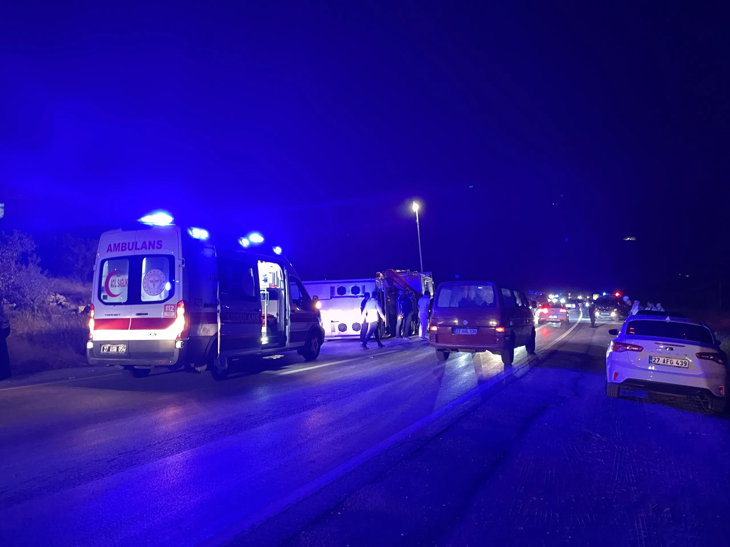 Yolcu otobüsü ile otomobilin çarpıştığı kazada 7 kişi hayatını kaybetti,