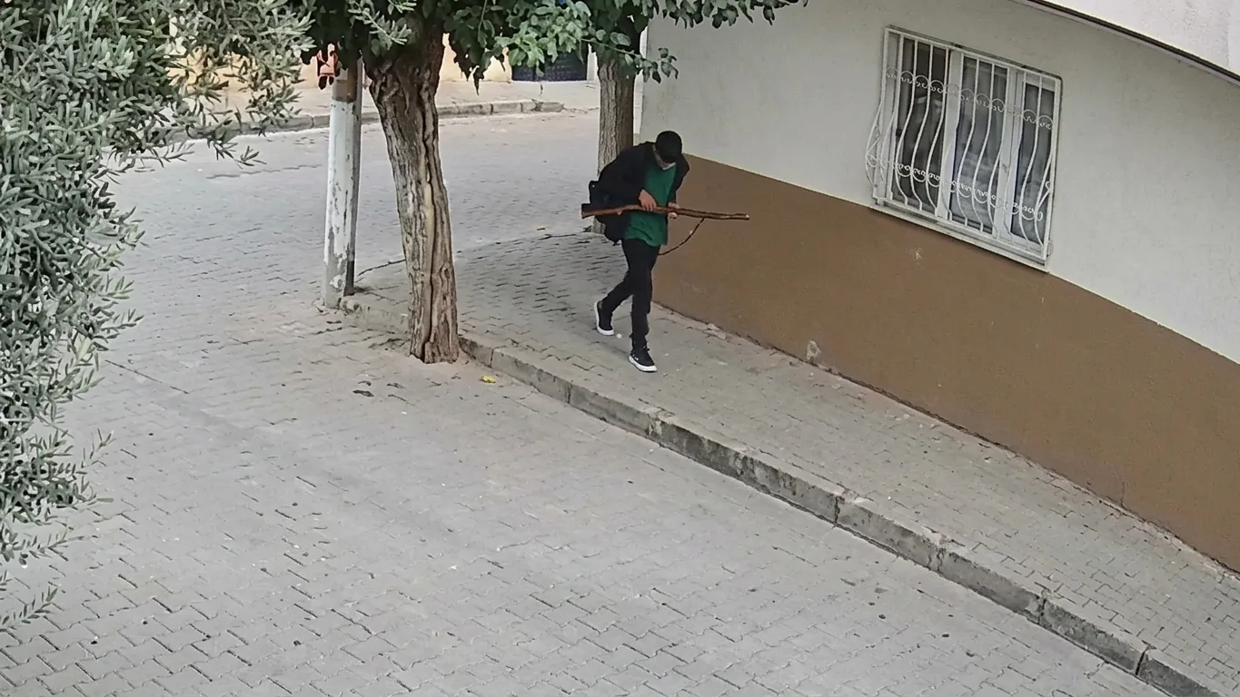 Turgutlu’da okul önünde av tüfeğiyle ateş açarak 8 kişiyi yaralayan