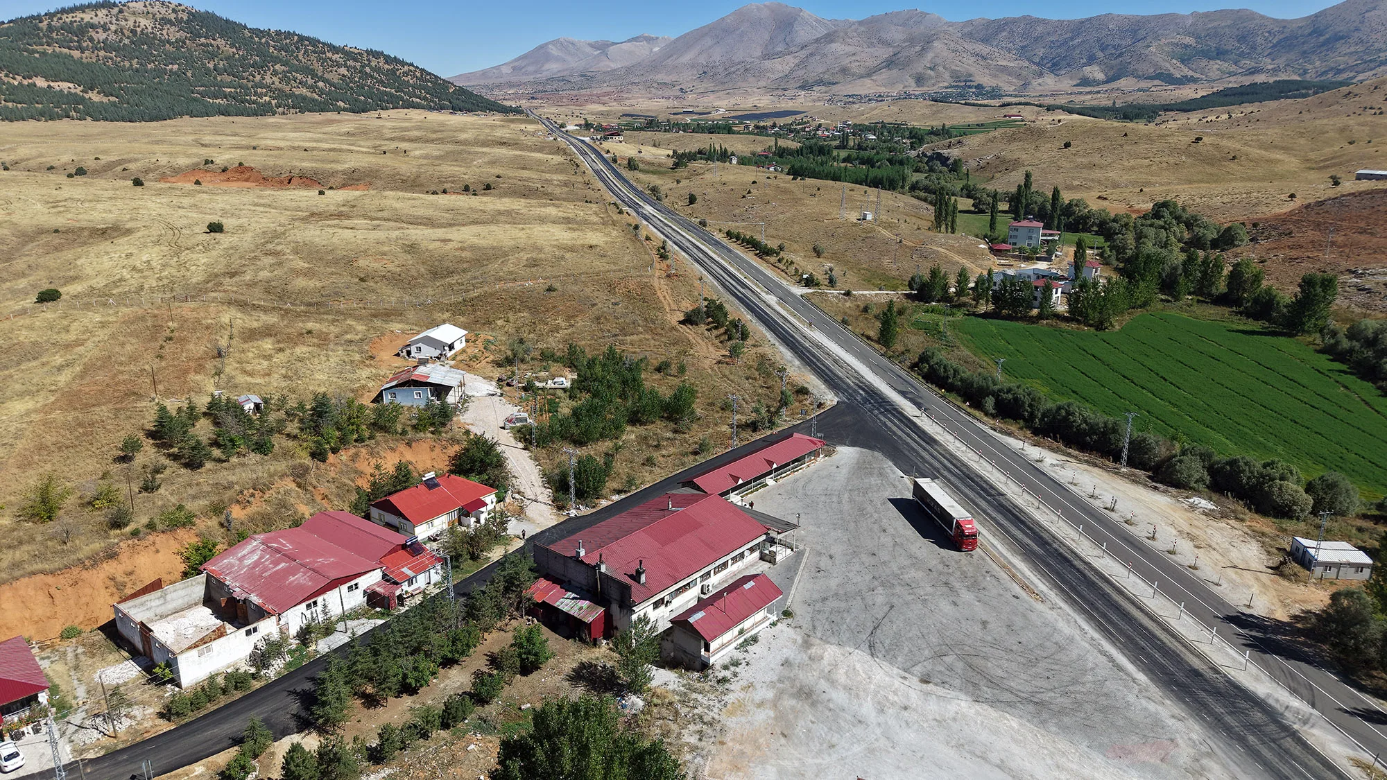 Göksun’da kırsal mahalle yolları asfaltlanıyor!