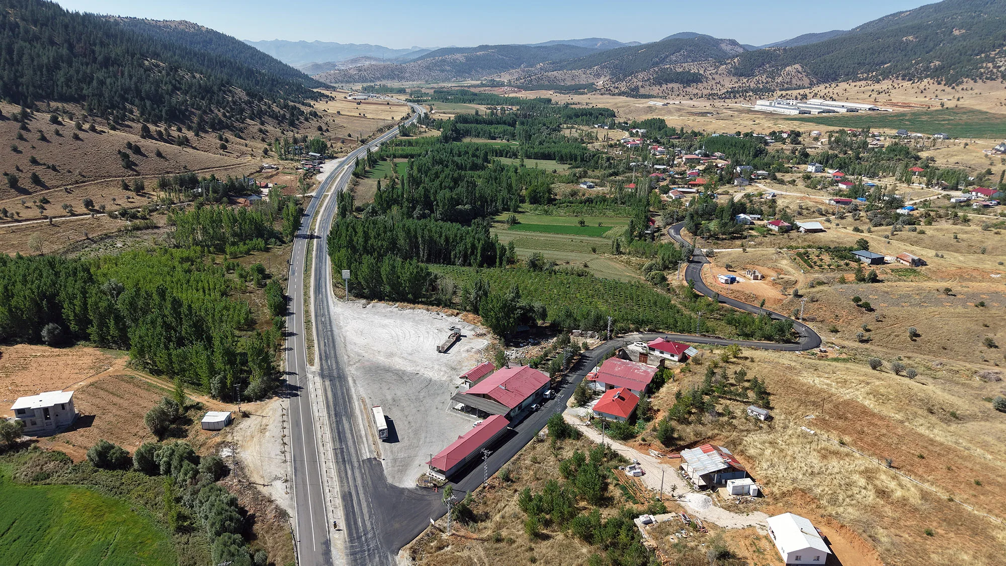 Göksun’da kırsal mahalle yolları asfaltlanıyor!