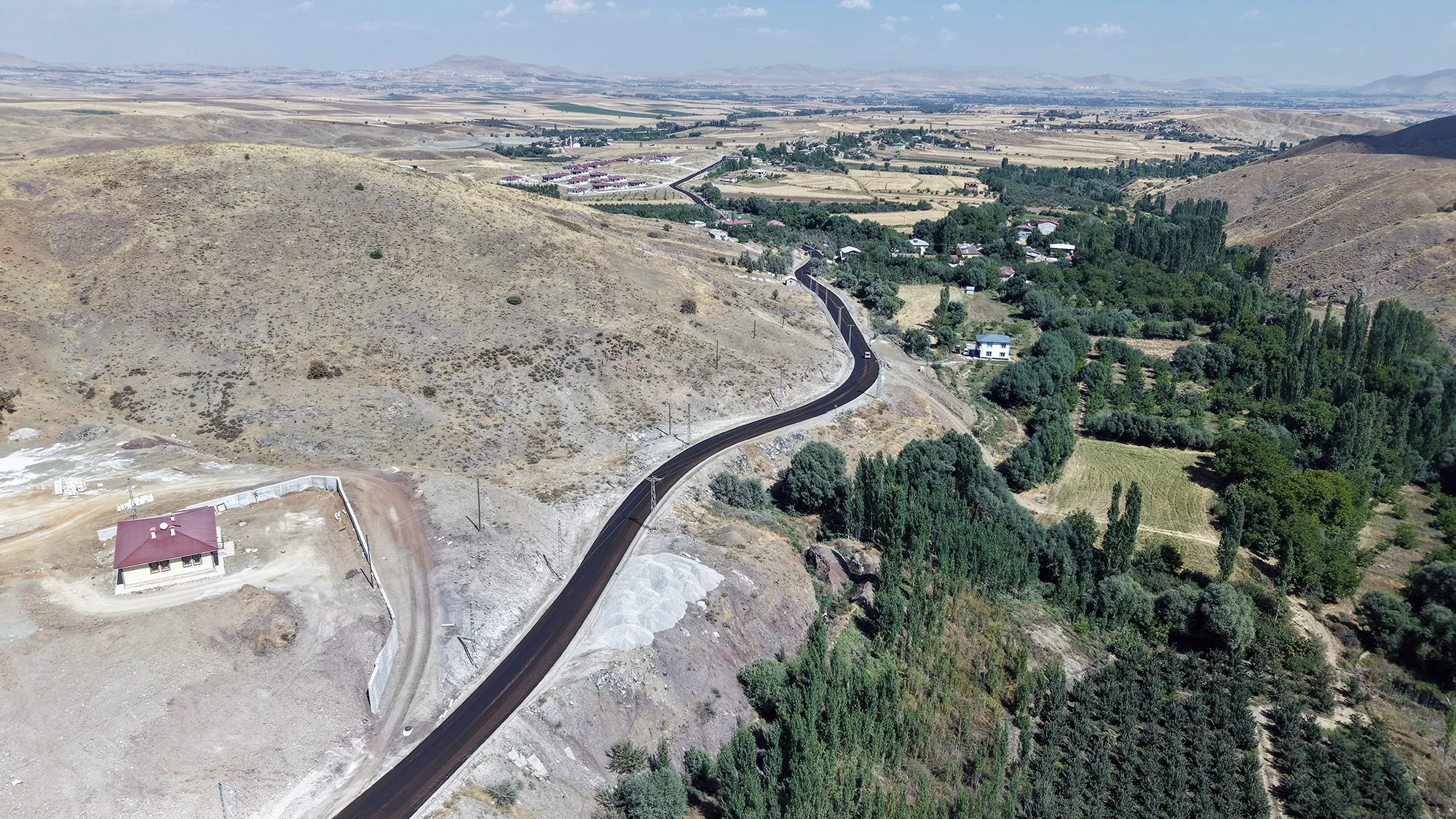 Göksun’da 7 mahalleyi bağlayan 5 kilometrelik yol yenileniyor