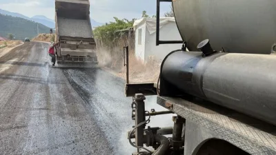 Kahramanmaraş Büyükşehir Belediyesi, Göksun’un kırsal mahallelerinden Yeniyapan’ın yaklaşık 4,5 kilometre