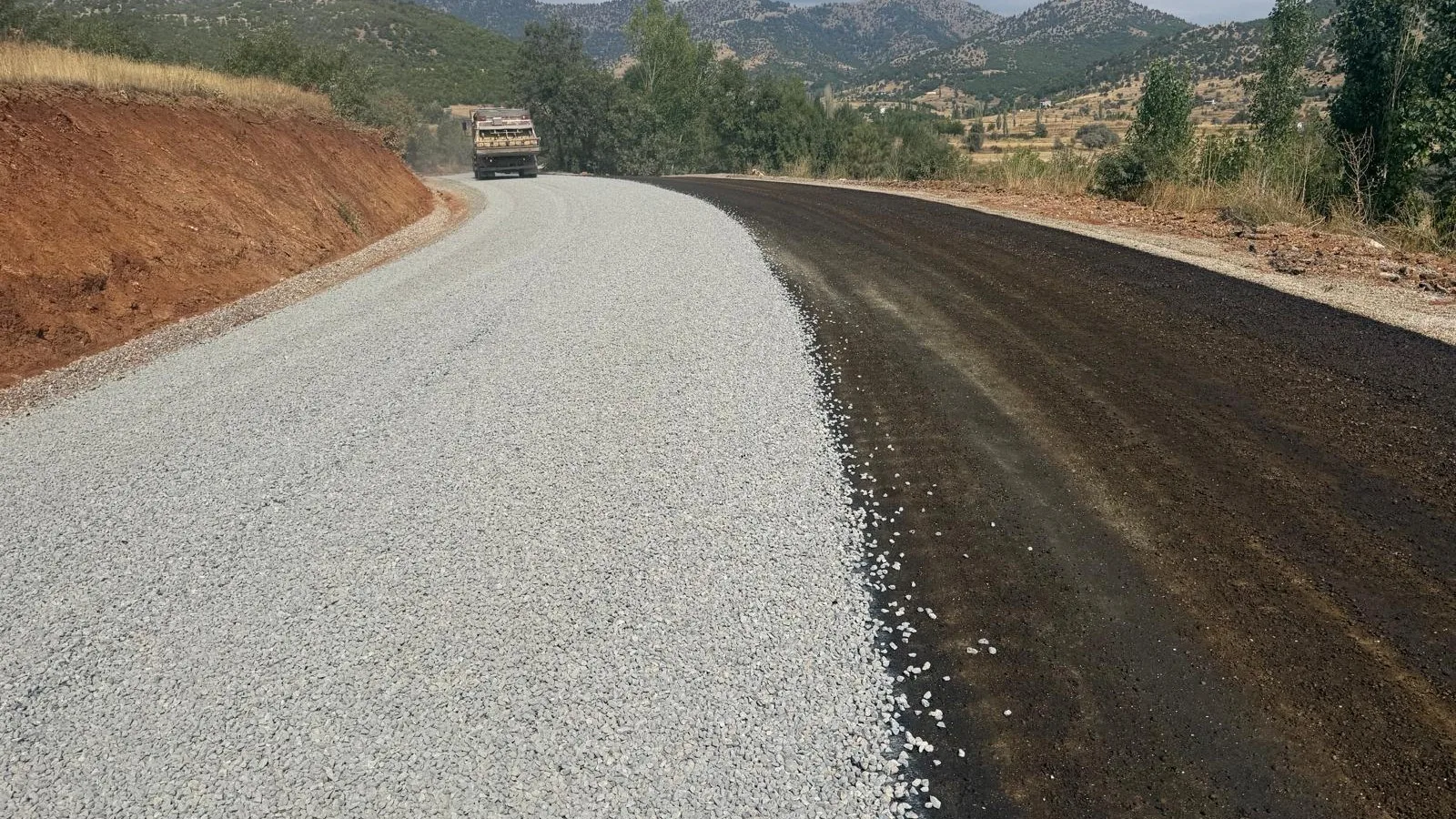 Göksun yeniyapan’ın yolu büyükşehir’le yenileniyor!