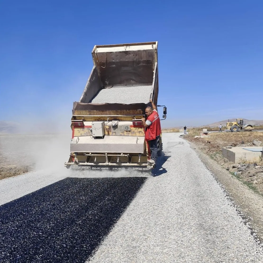 Kahramanmaraş Büyükşehir Belediyesi, Göksun’un kırsal Tombak Mahallesi’ndeki 2 kilometrelik grup