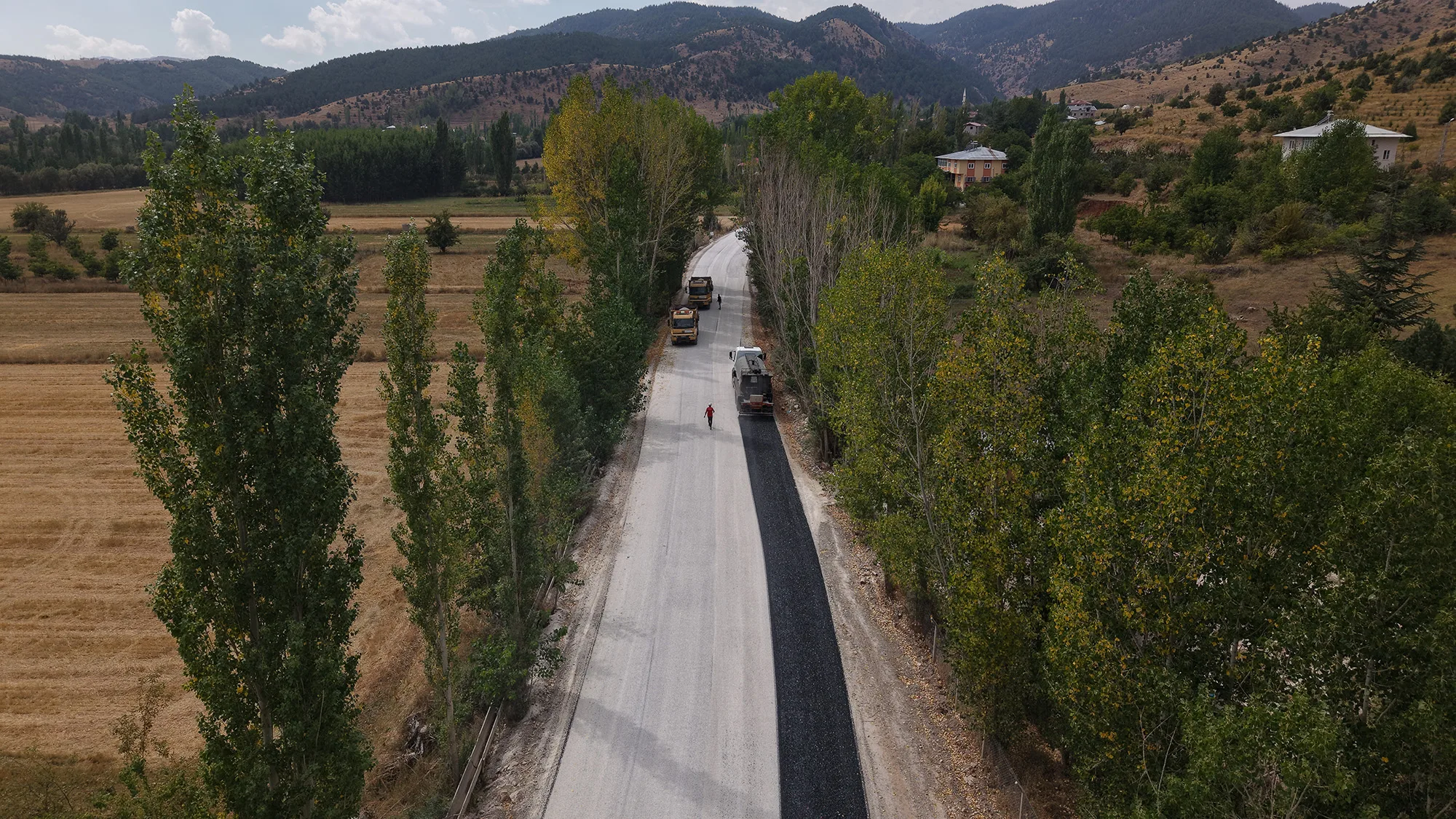 Dar yollar genişletiliyor: göksun yiricek yolu baştan sona yenilendi