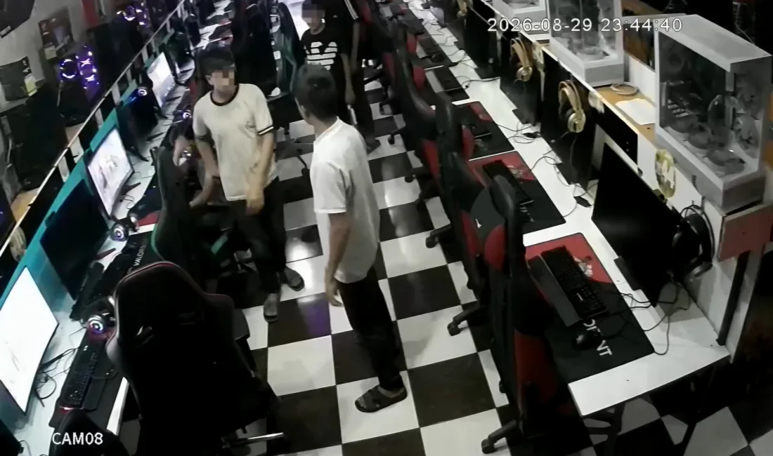 Adana'da bir çocuk, internet kafede kavga ettiği başka bir çocuğu