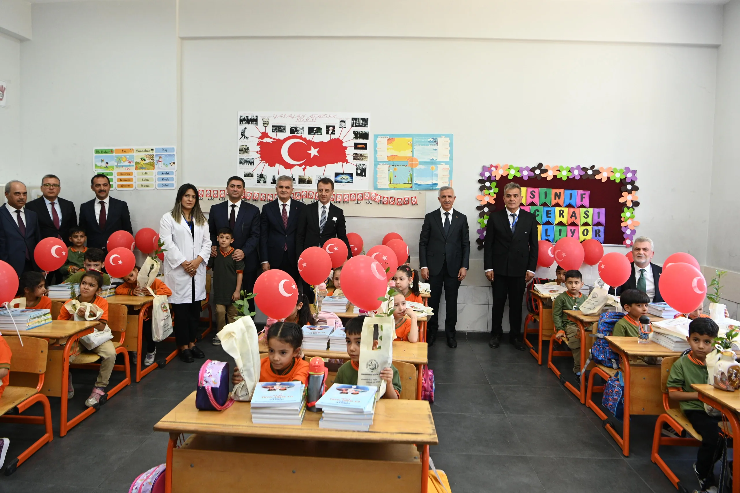 Başkan görgel öğrencilerin i̇lk gün heyecanına ortak oldu