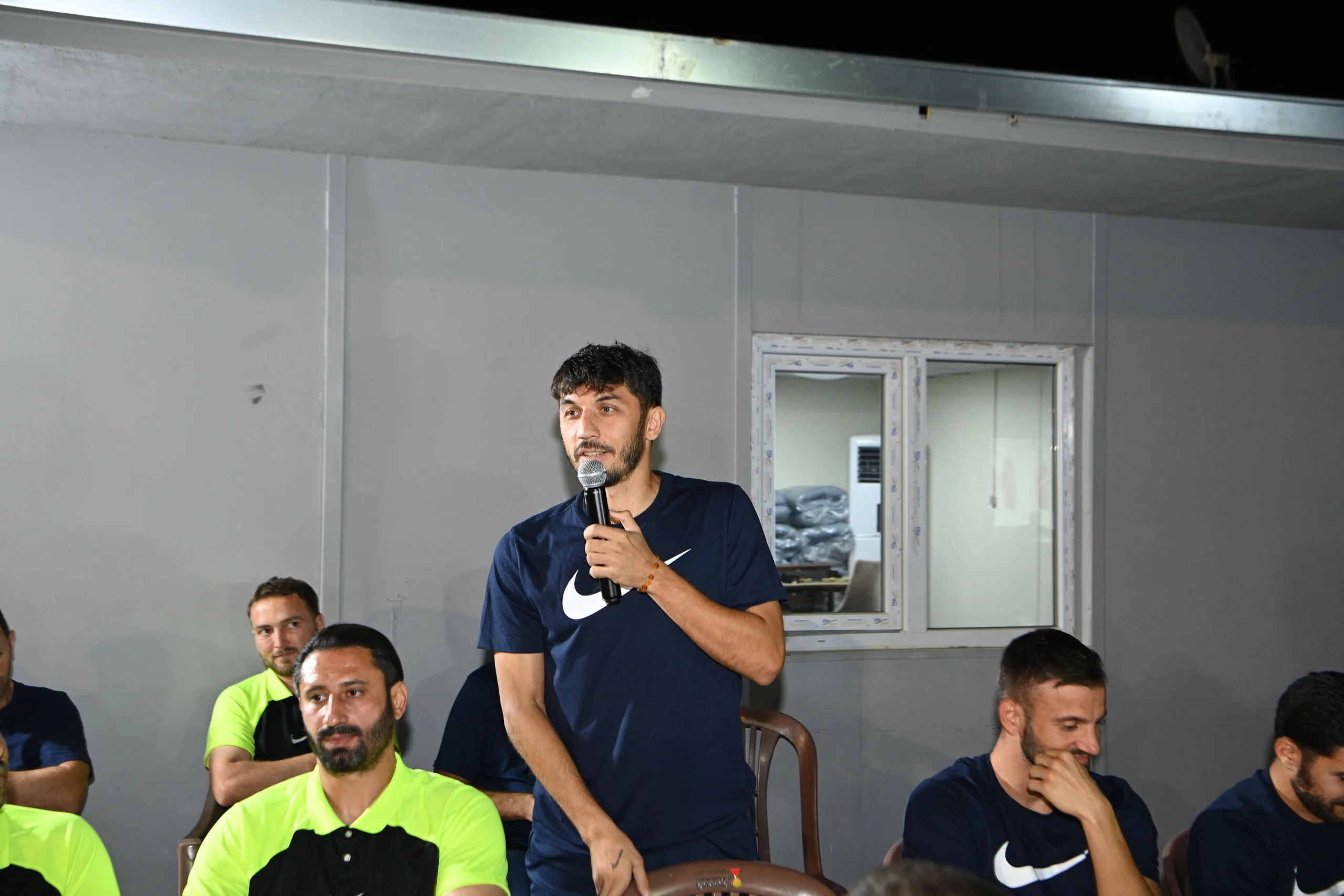 Kırmızı-beyazlı kulübe üst düzey ziyaret!