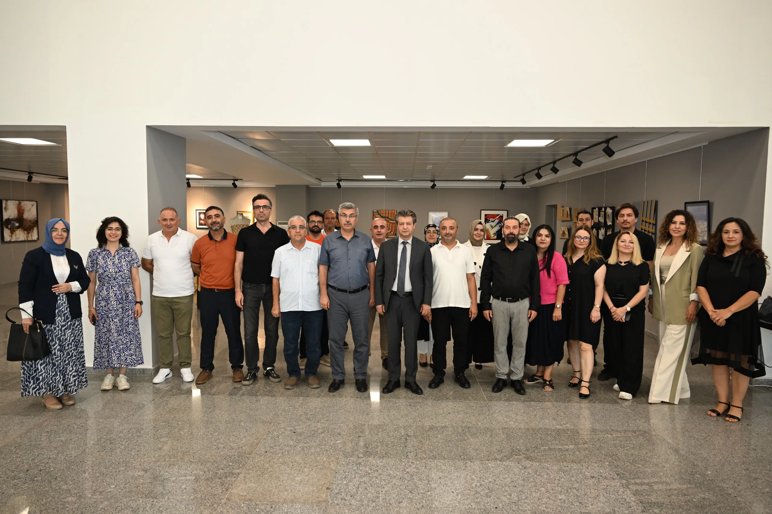 Ksü akademisyenlerinden sanat şöleni: kahramanmaraş kültür yolu sergisi açıldı!