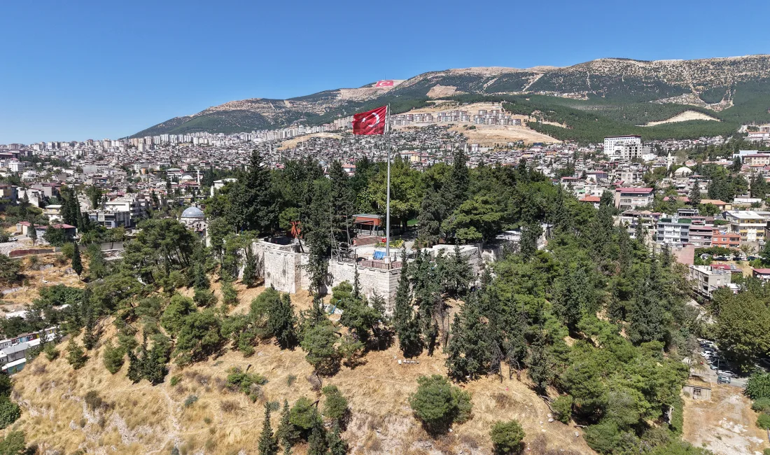 Depremlerde ağır hasar gören kentin asırlık simgesinde restorasyon çalışmaları tamamlandı;