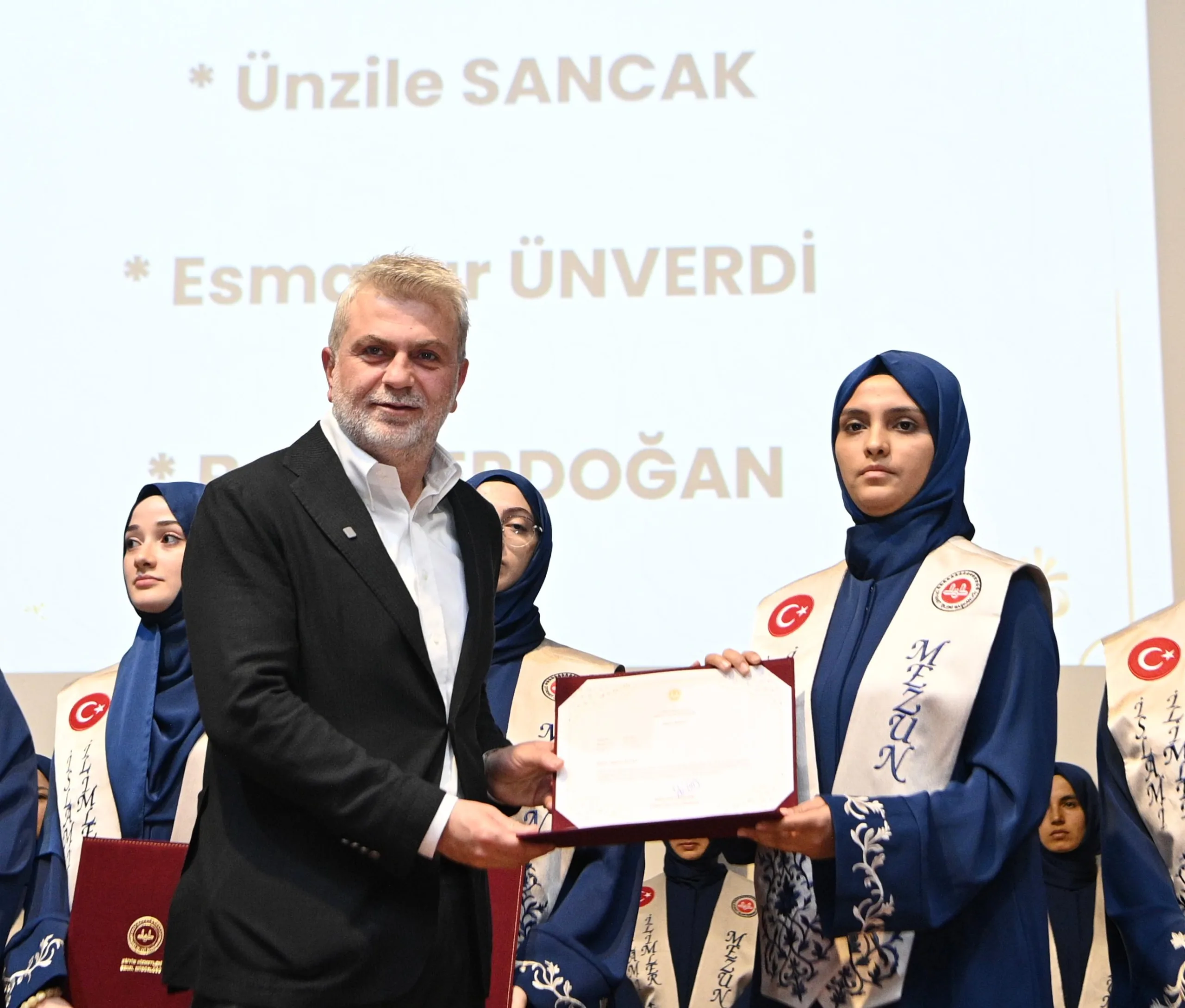 Kahramanmaraş’ta 70 genç hafız mezuniyet heyecanı yaşadı!