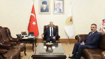 Kahramanmaraş İl Emniyet Müdürlüğü görevine başlayan Beyti Kalaycı, Vali Mükerrem